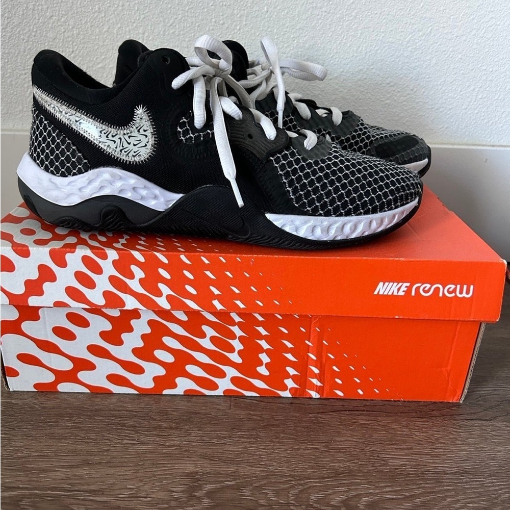 Nike Renew Elevate 2 men’s black and white shoes